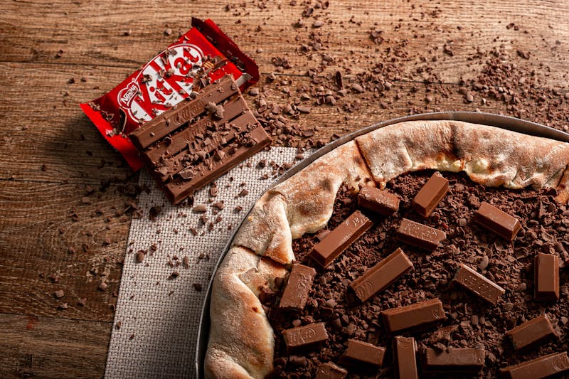 Dessert pizza with Nutella, strawberries and powdered sugar